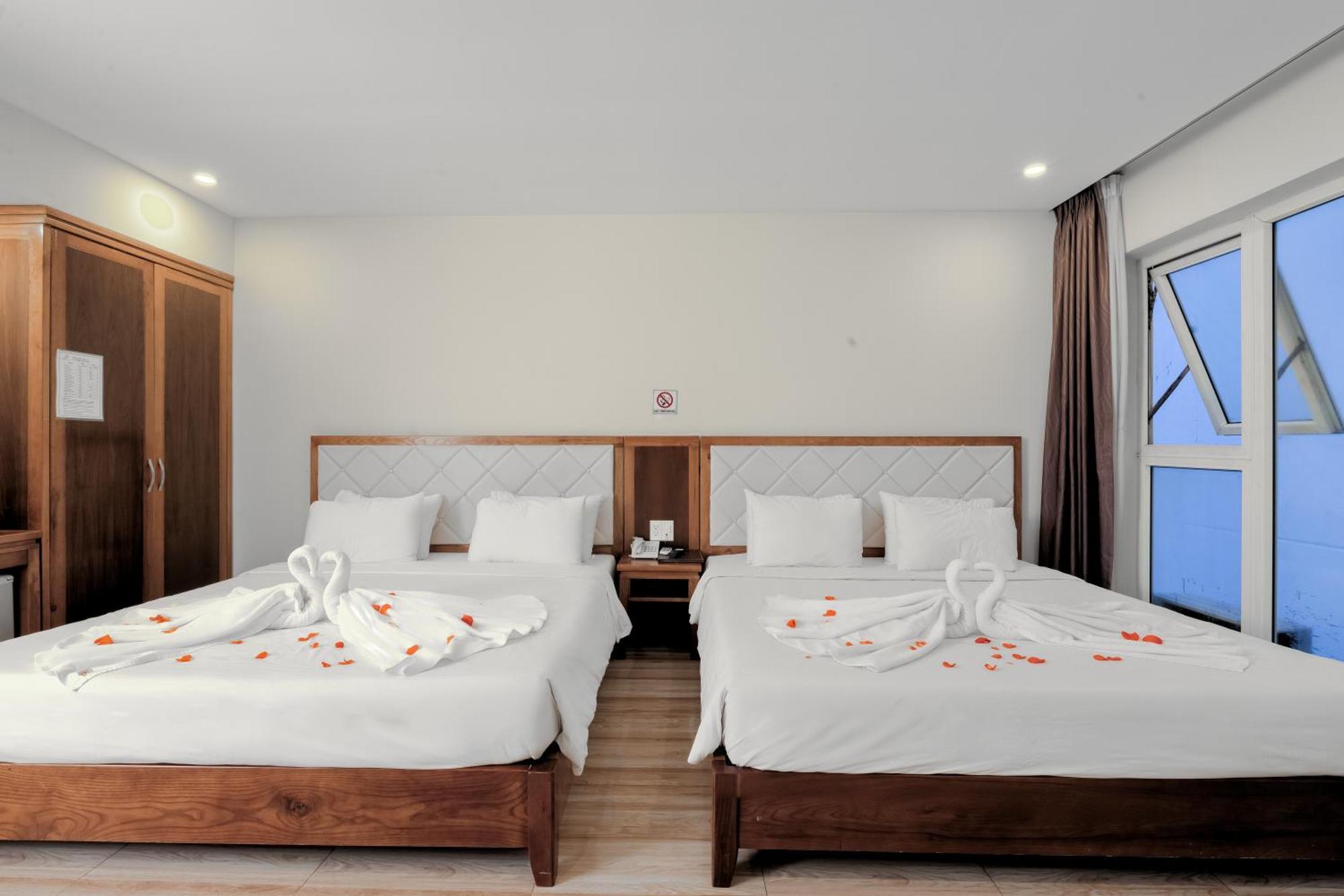 Dana Sailing Hotel Danang Exterior photo