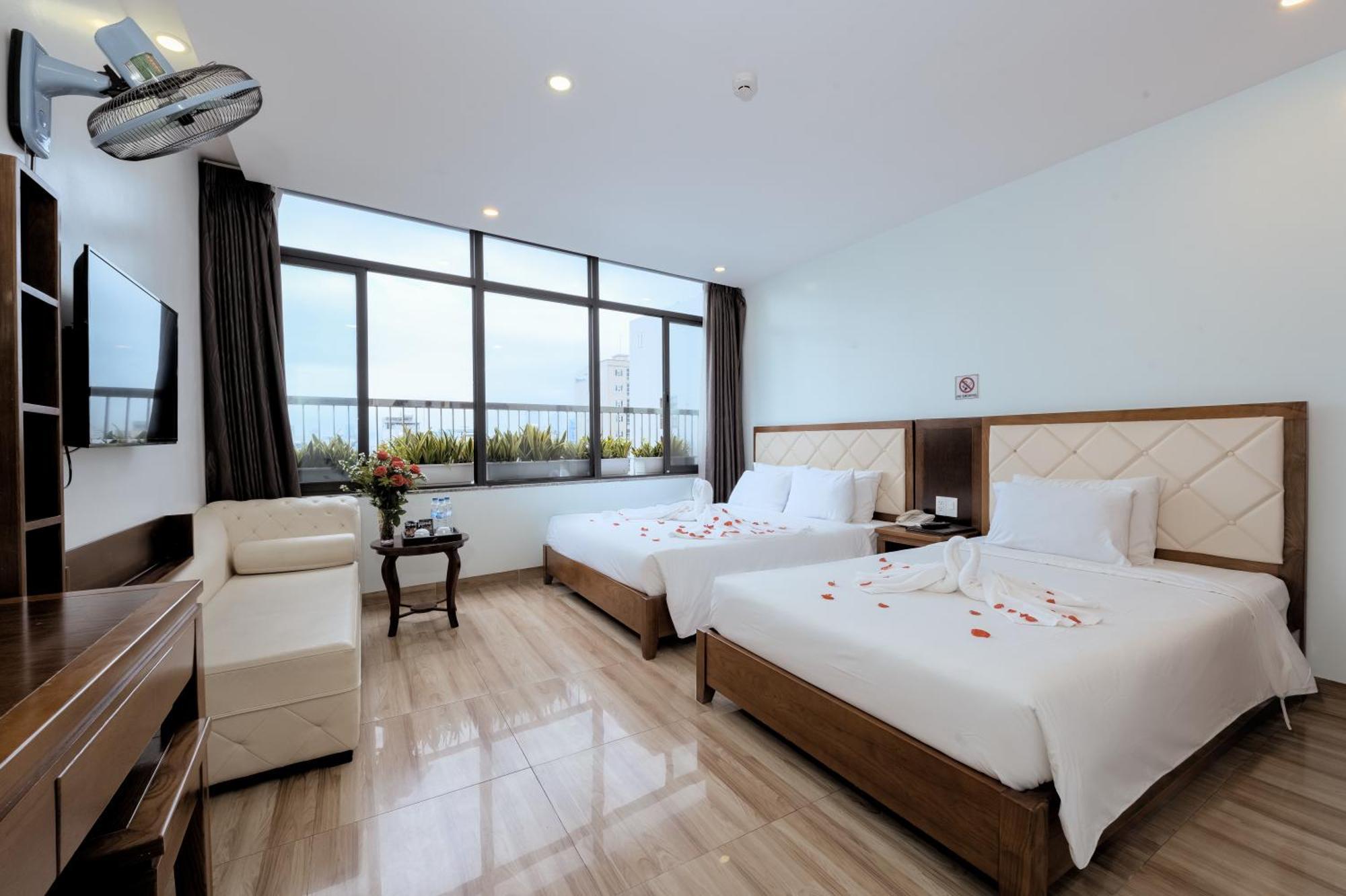 Dana Sailing Hotel Danang Exterior photo