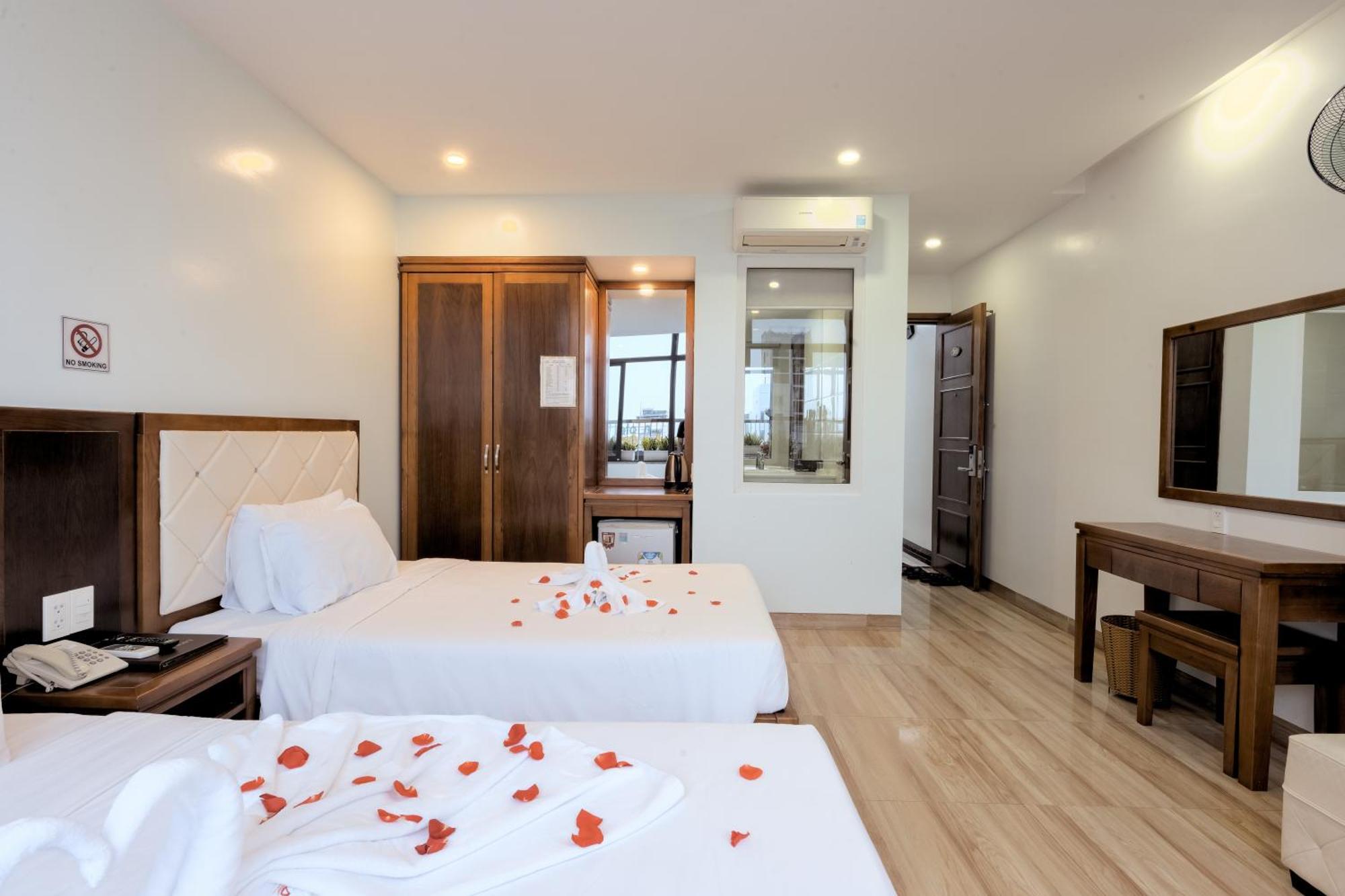 Dana Sailing Hotel Danang Exterior photo