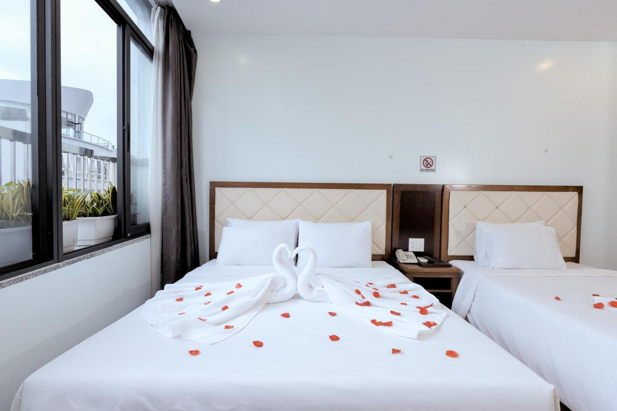 Dana Sailing Hotel Danang Exterior photo